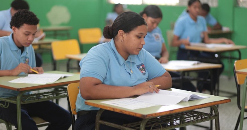 Ministerio de Educación convoca a más de 18 mil estudiantes a la ...